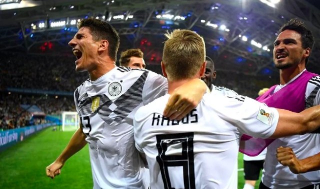 圣埃蒂安老将经验制胜,读秒绝杀点燃全场激情