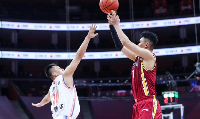  库里三分雨浇灭国王季后赛希望渐渺茫