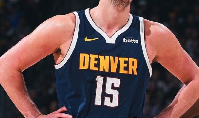 约基奇三双率掘金逆转,西部榜首大战悬念迭起