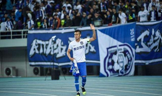 兰斯定位球战术屡建奇功,高中锋头球梅开二度主宰比赛