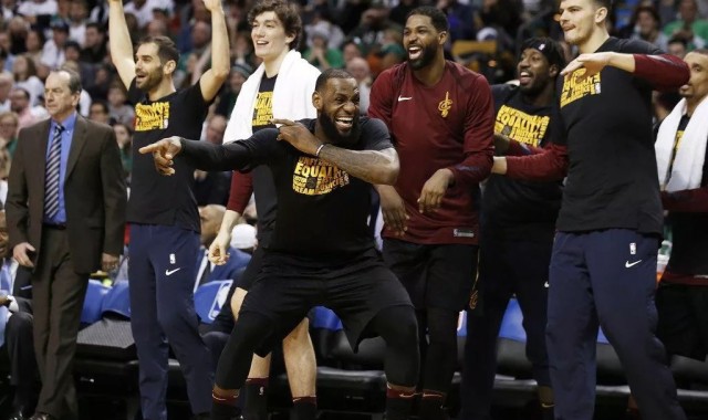 米切尔首节二十一分定基调,骑士大胜尼克斯冲击附加赛