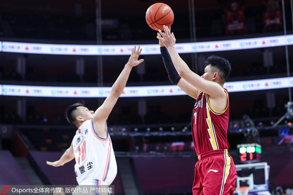 库里三分雨浇灭国王季后赛希望渐渺茫  库里三分雨浇灭国王季后赛希望渐渺茫
